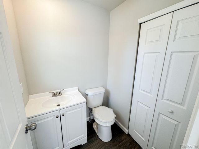 107 Oakwood Street, Holly Village, MI 48442