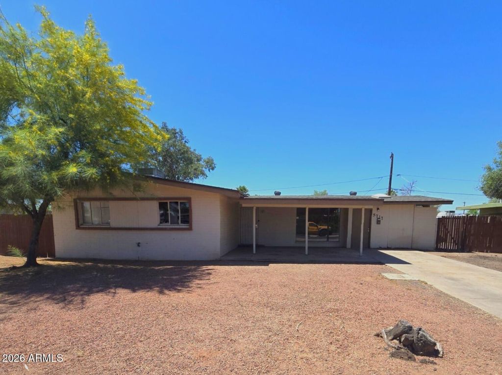 5717 W HEATHERBRAE Drive, Phoenix, AZ 85031
