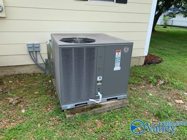 2137 County Lake Road, Gurley, AL 35748