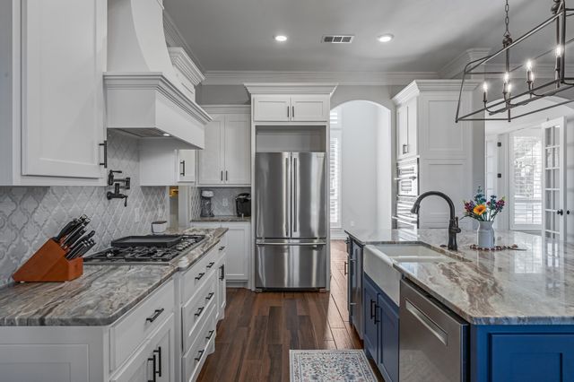 2615 Harborside Drive, Granbury, TX 76048