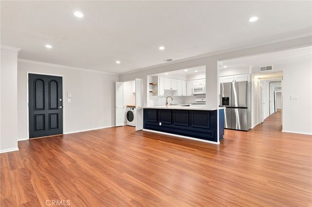 14159 Riverside Drive 103, Sherman Oaks, CA 91423