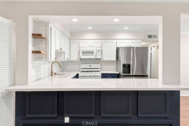 14159 Riverside Drive 103, Sherman Oaks, CA 91423