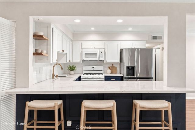 14159 Riverside Drive 103, Sherman Oaks, CA 91423