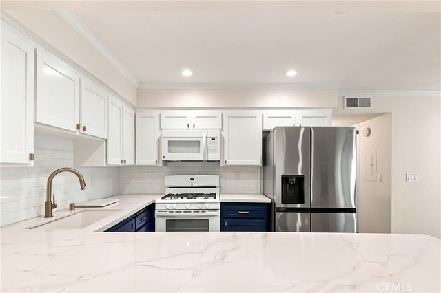 14159 Riverside Drive 103, Sherman Oaks, CA 91423