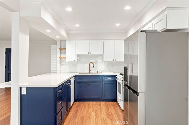 14159 Riverside Drive 103, Sherman Oaks, CA 91423
