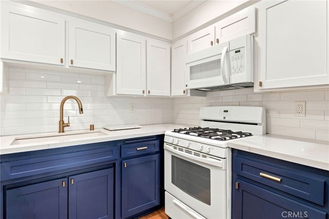 14159 Riverside Drive 103, Sherman Oaks, CA 91423