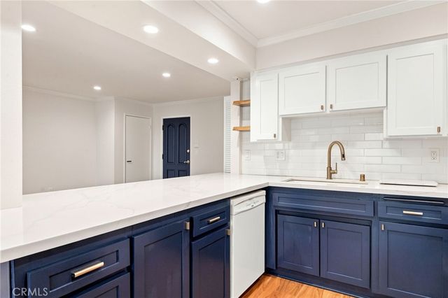 14159 Riverside Drive 103, Sherman Oaks, CA 91423