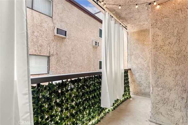 14159 Riverside Drive 103, Sherman Oaks, CA 91423