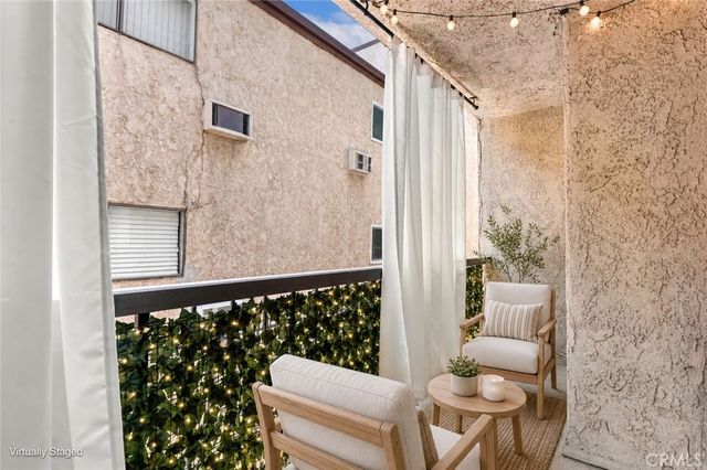 14159 Riverside Drive 103, Sherman Oaks, CA 91423