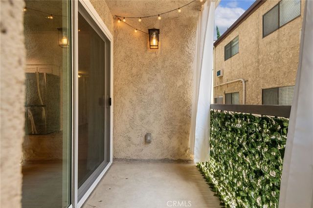 14159 Riverside Drive 103, Sherman Oaks, CA 91423