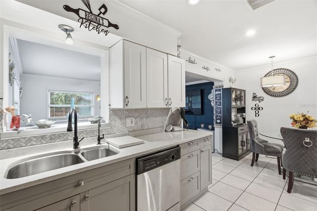 9242 N 52ND STREET, Tampa, FL 33617