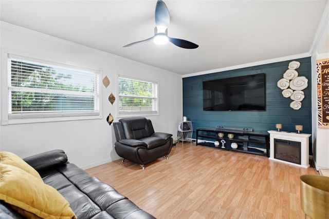9242 N 52ND STREET, Tampa, FL 33617