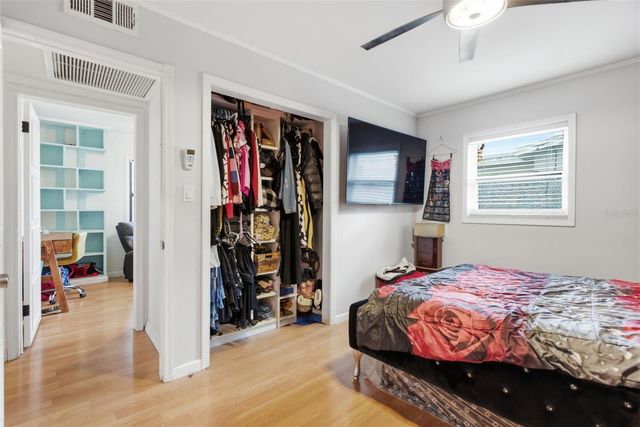 9242 N 52ND STREET, Tampa, FL 33617