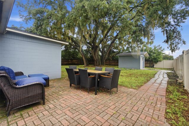 9242 N 52ND STREET, Tampa, FL 33617