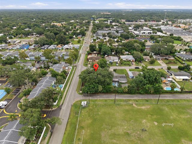 9242 N 52ND STREET, Tampa, FL 33617