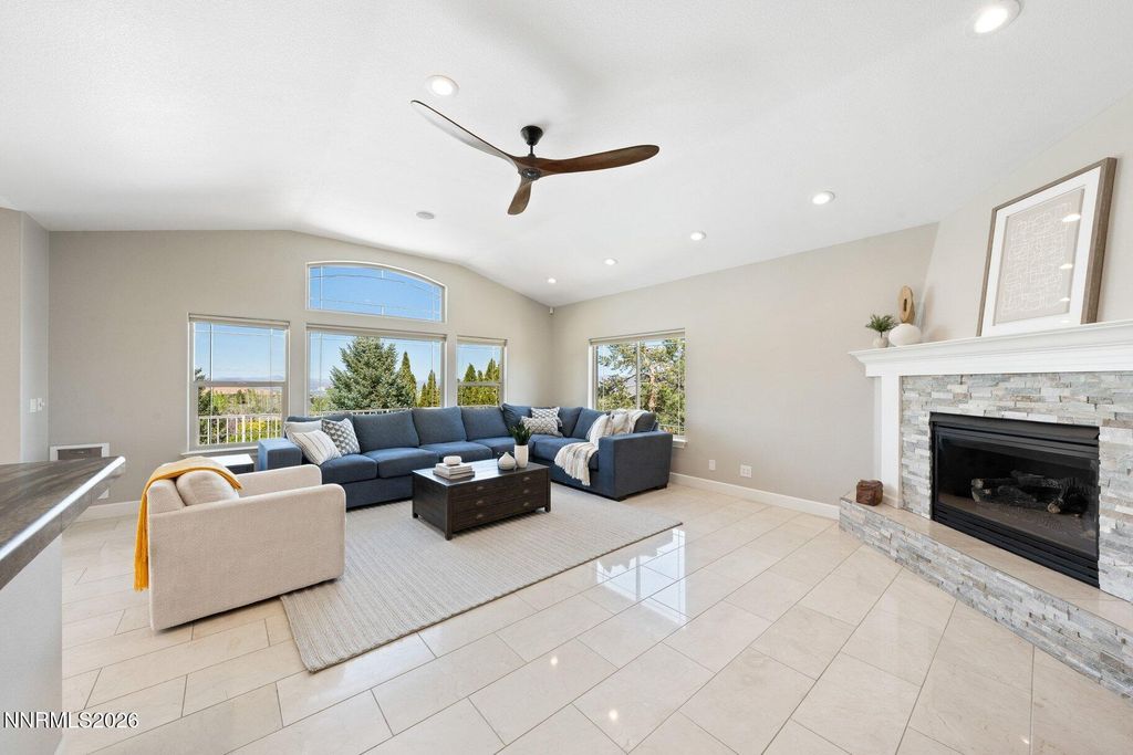 Image 6 of property listing at 14070 SADDLEBOW Drive, Reno, NV 89511