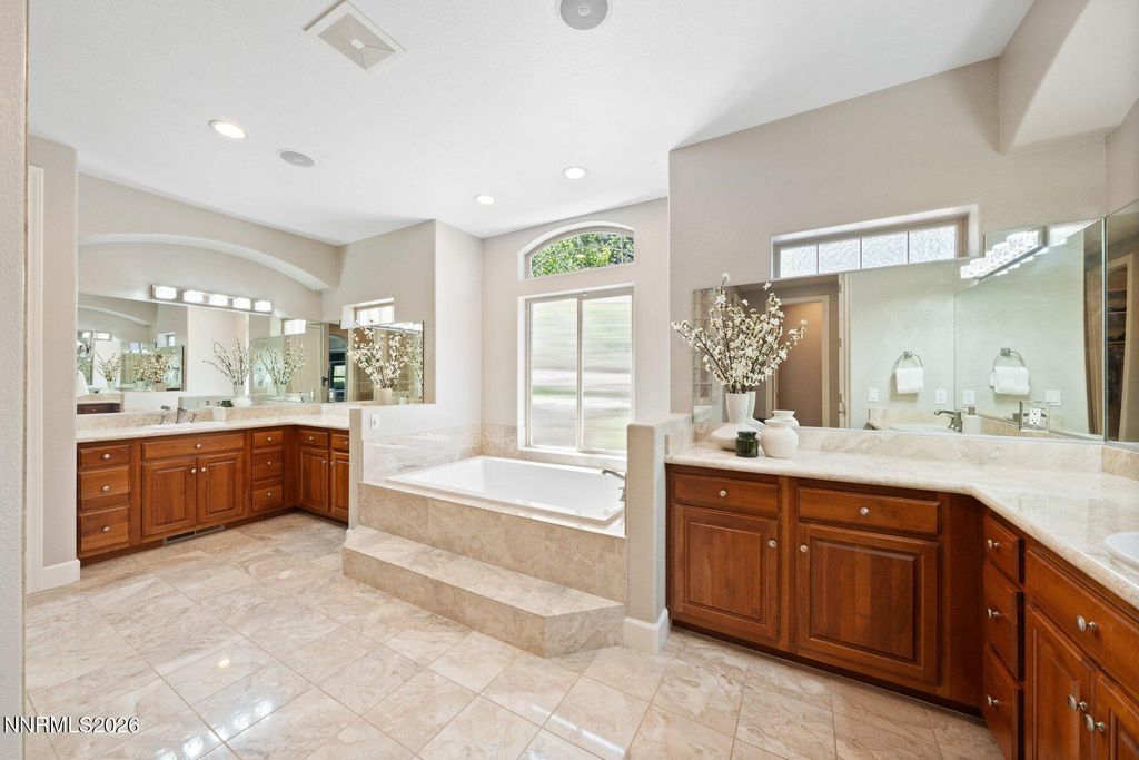 Image 8 of property listing at 14070 SADDLEBOW Drive, Reno, NV 89511