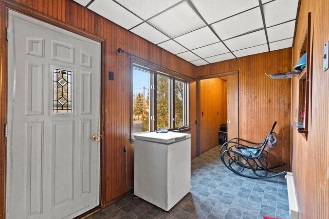 104 E FREEBORN STREET, Cecil, WI 54111