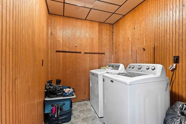 104 E FREEBORN STREET, Cecil, WI 54111