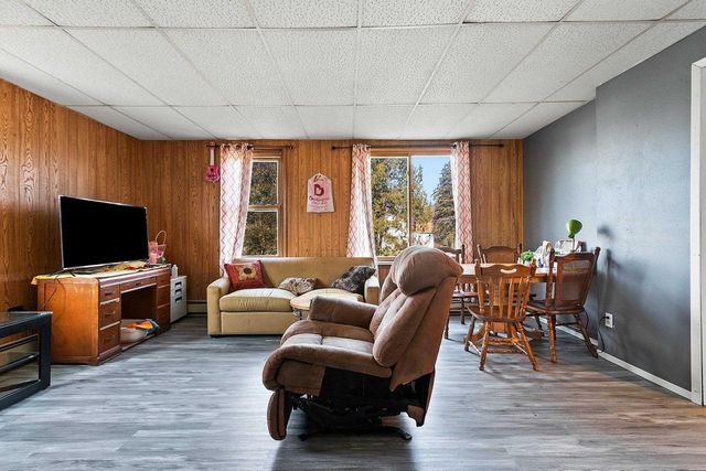 104 E FREEBORN STREET, Cecil, WI 54111