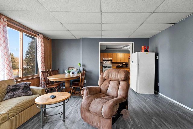 104 E FREEBORN STREET, Cecil, WI 54111