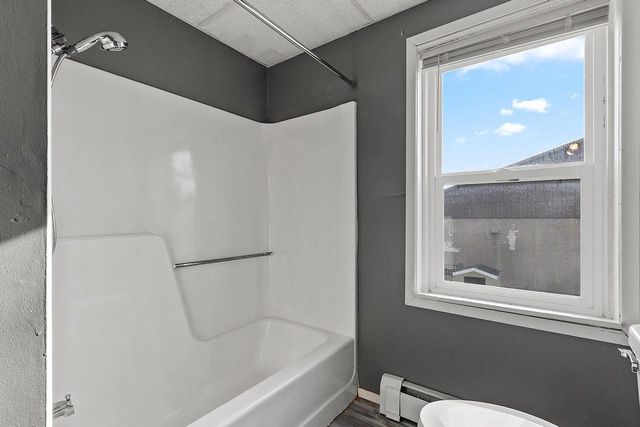 104 E FREEBORN STREET, Cecil, WI 54111