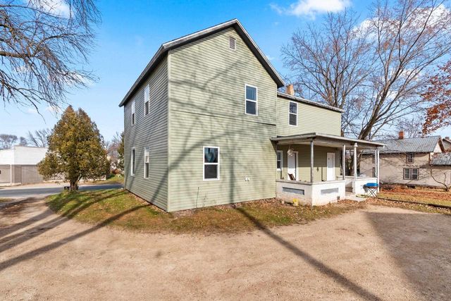104 E FREEBORN STREET, Cecil, WI 54111