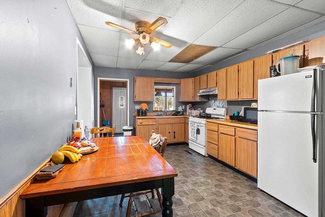 104 E FREEBORN STREET, Cecil, WI 54111