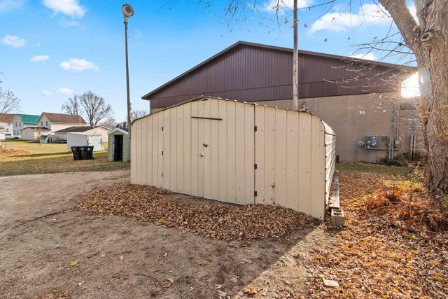 104 E FREEBORN STREET, Cecil, WI 54111