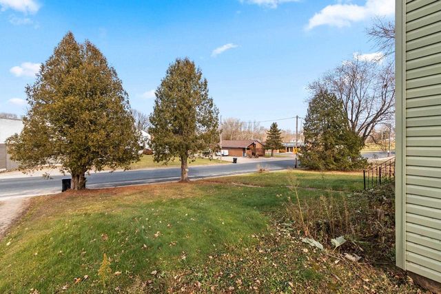 104 E FREEBORN STREET, Cecil, WI 54111
