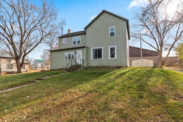 104 E FREEBORN STREET, Cecil, WI 54111