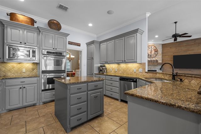 7020 Ledge Stone Drive, Mcgregor, TX 76657