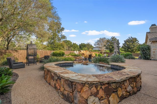 7020 Ledge Stone Drive, Mcgregor, TX 76657