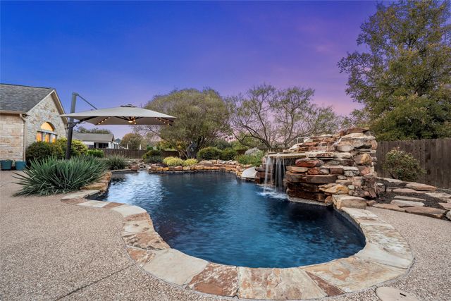 7020 Ledge Stone Drive, Mcgregor, TX 76657