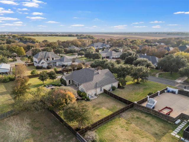 7020 Ledge Stone Drive, Mcgregor, TX 76657