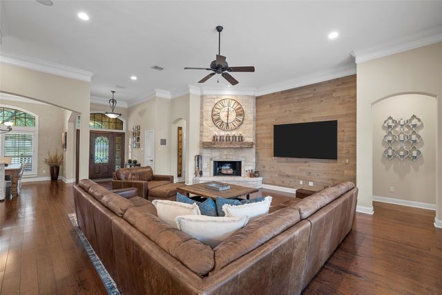 7020 Ledge Stone Drive, Mcgregor, TX 76657