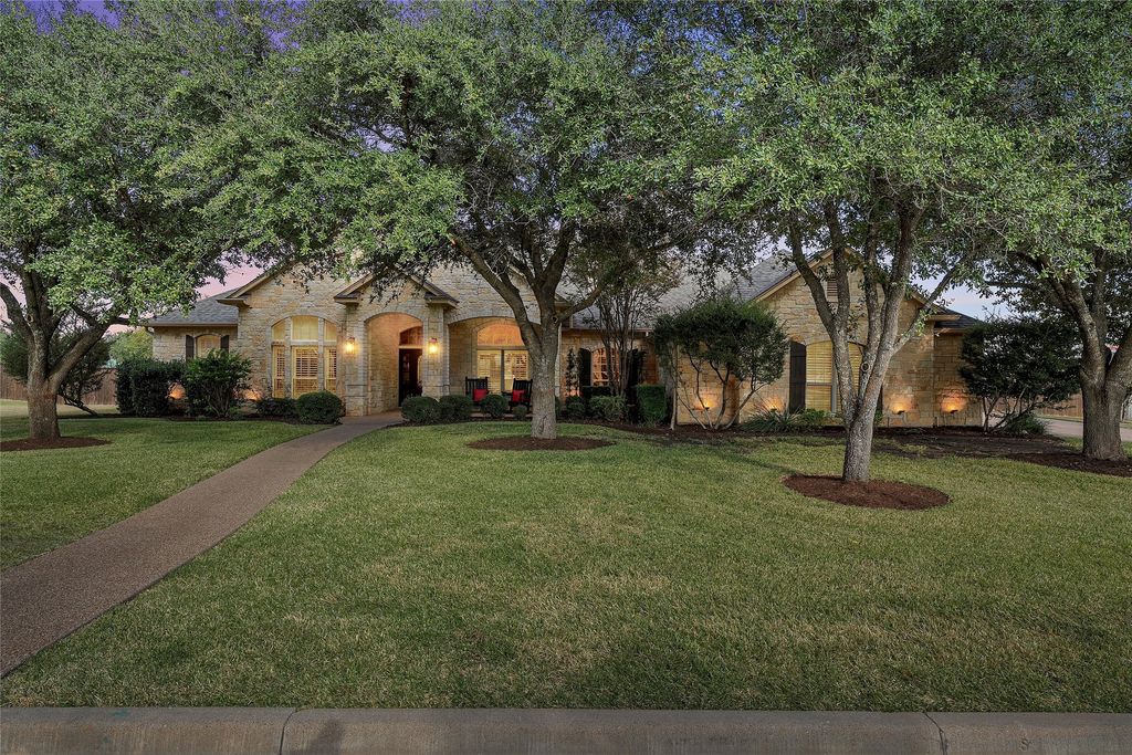 7020 Ledge Stone Drive, Mcgregor, TX 76657