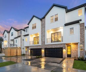 117 Eastwood Street, Houston, TX 77011