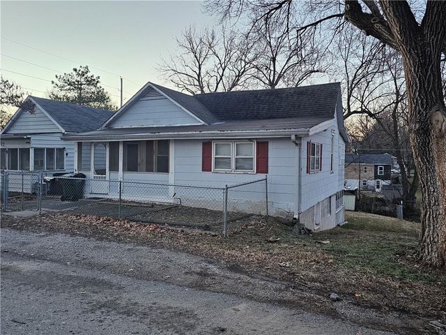 1005 Kenton Street, Leavenworth, KS 66048