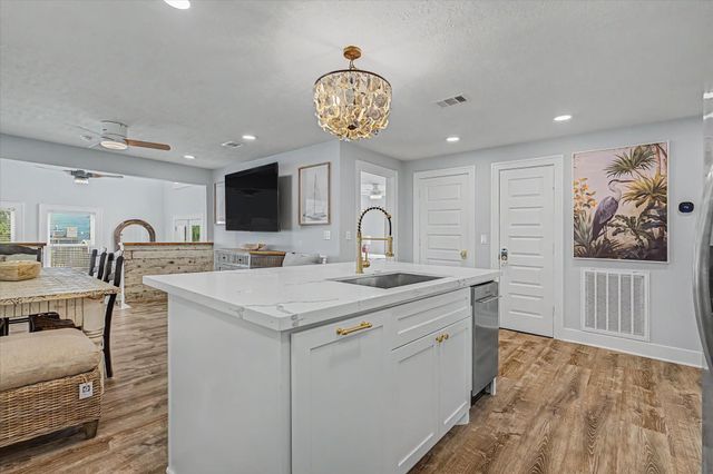 2006 Sydnor Lane, Galveston, TX 77554