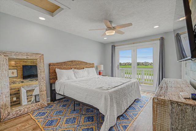2006 Sydnor Lane, Galveston, TX 77554