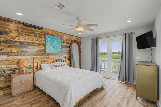2006 Sydnor Lane, Galveston, TX 77554