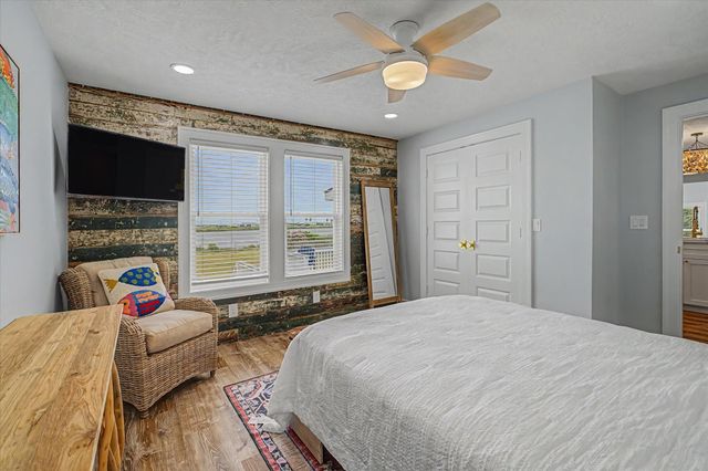 2006 Sydnor Lane, Galveston, TX 77554