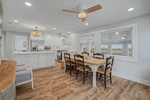 2006 Sydnor Lane, Galveston, TX 77554