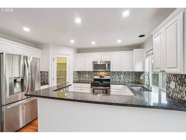 757 Ne 61ST Ct, Hillsboro, OR 97124