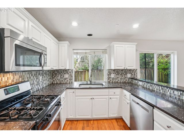 757 Ne 61ST Ct, Hillsboro, OR 97124