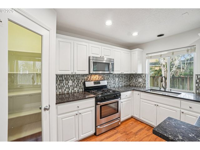 757 Ne 61ST Ct, Hillsboro, OR 97124