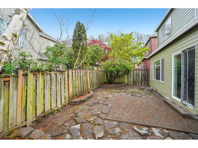 757 Ne 61ST Ct, Hillsboro, OR 97124