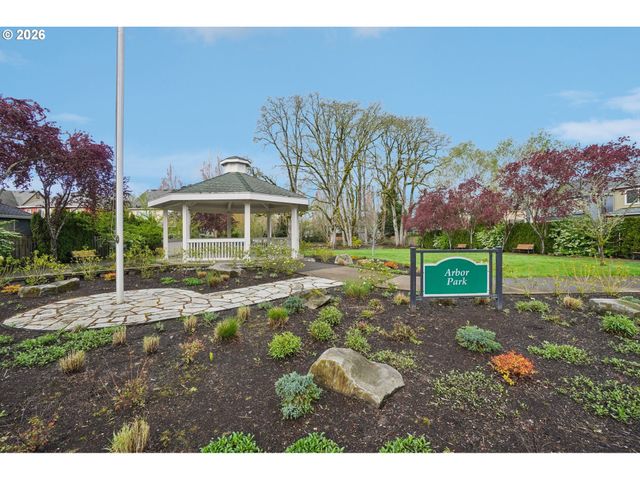 757 Ne 61ST Ct, Hillsboro, OR 97124