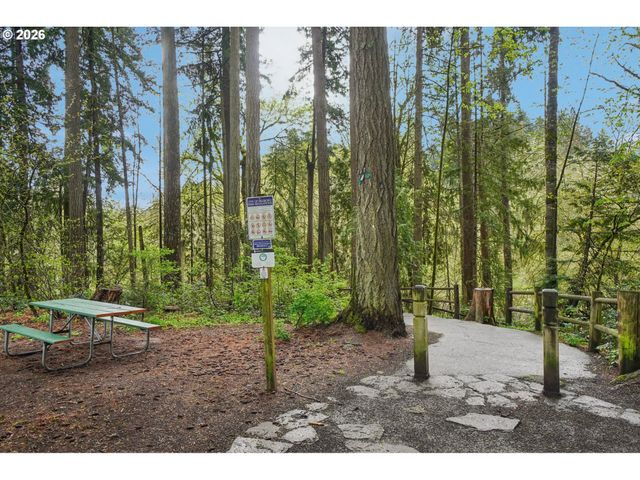 757 Ne 61ST Ct, Hillsboro, OR 97124